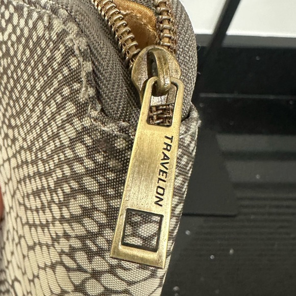 Travelon RFID Blocking Snakeskin Zip Around Wristlet Wallet Clutch - Picture 3 of 11